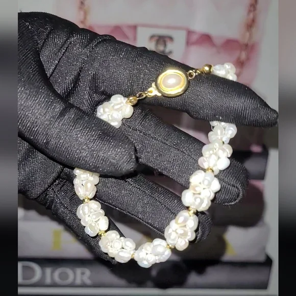 Vtg GENUINE PEARL BRACELET WITH AMAZING CLOSURE EUC🌹(ALREADY CLEAN POLISHED)EUC - Picture 2 of 8